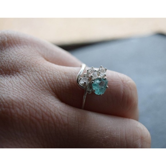 alternative raw diamond engagement ring raw crystal size 4 5 6 7 8 8 9 1… - Picture 5 of 5